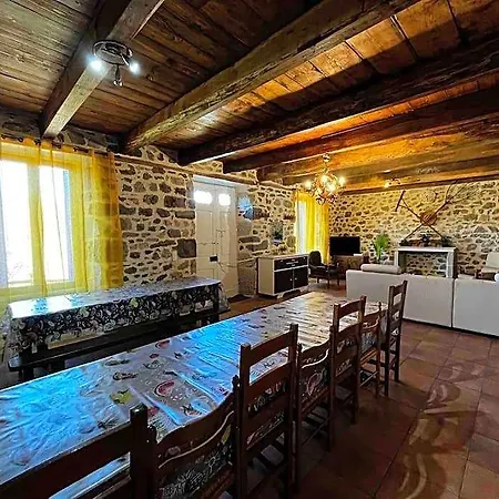 A La Ferme Au Coeur De L'auvergne
